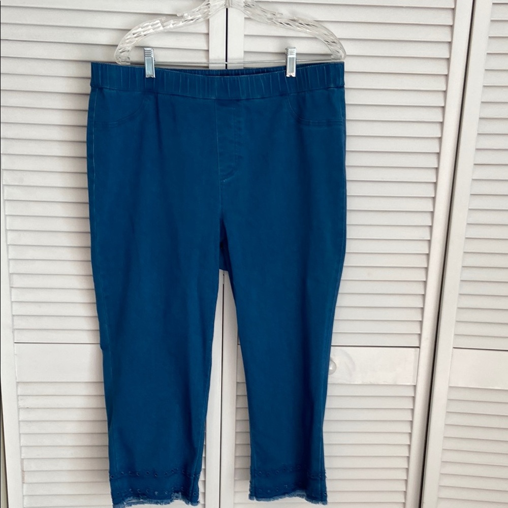 Susan Graver Petite Soft Stretch Pull-On Crop Jean With Eyelet 18W